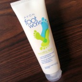 Creme de Hidratação Profunda Para Pés Extrassecos Foot Works – Avon