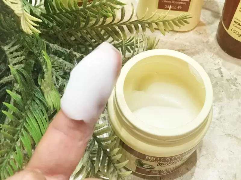 Banho de Creme Umectante Com Óleo de Coco Bio Extratus 